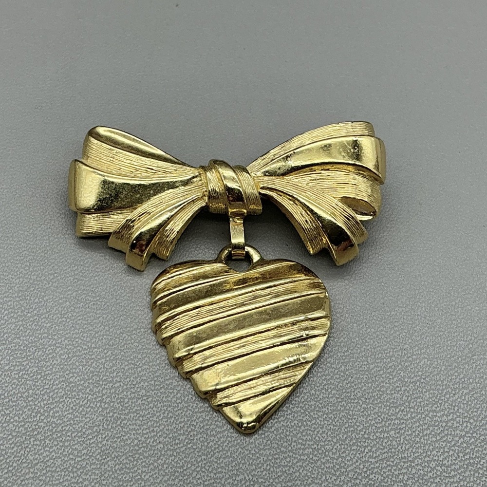 Avon Brooch Gold Tone Ribbon Bow Heart Dangle Textured Love Costume Jewelry Pin‎